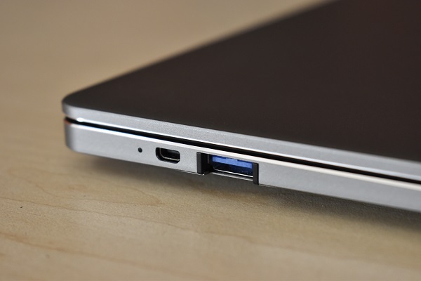 La nueva laptop premium de Lanix Lateral izquierdo La nueva laptop premium de Lanix Lateral izquierdo