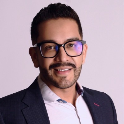 Juan Montes, Founder & CEO • Writer • Speaker • Advisor • CX • Data • AI • Neuroscience • PsychoanalysisPor Juan Montes: