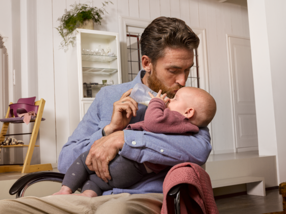 Campaña que promueve compartir el cuidado del bebé