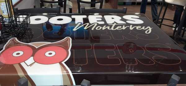Hooters anuncia fecha de apertura de nueva sucursal en Monterrey