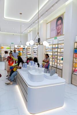Farmacia París presenta su división Mundo Dermocosmético