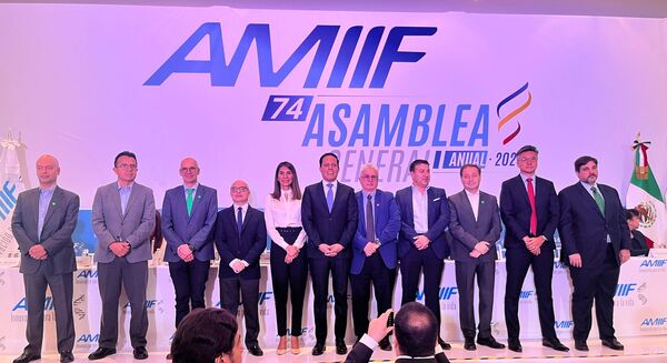 AMIIF presenta su mesa directiva 2024-2025 y a su nuevo presidente
