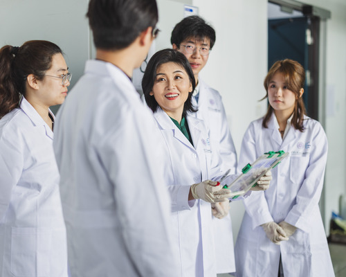 5 investigadoras ganan el premio internacional "Para las Mujeres en la Ciencia" 2024