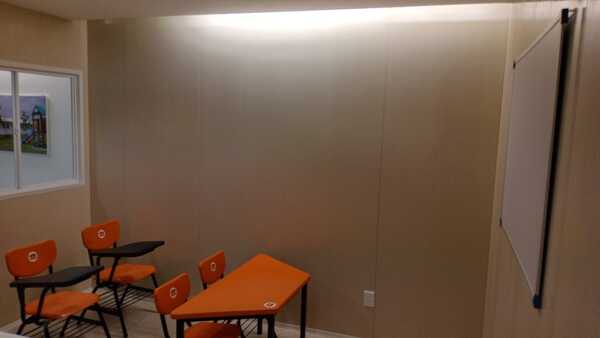 Aula muestra de las escuelas construidas por Fundación de Distribuidores Nissan