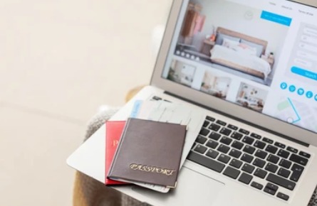 Pasaporte sobre una pc
