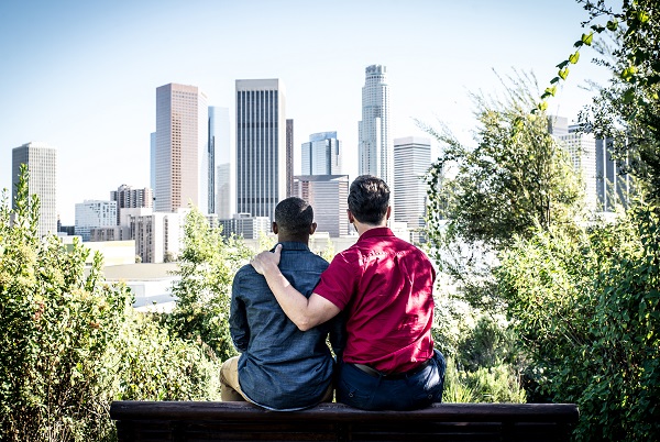 Turistas LGBT gastan más durante sus viajes