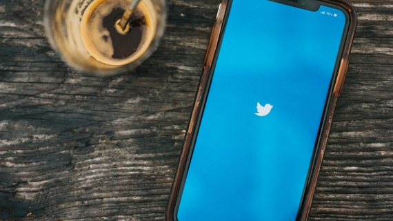 Emplifi: cuentas verificadas en Twitter reciben 3 veces más interacciones que las no verificadas