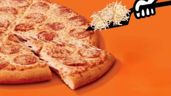 Descubre la nueva pizza con extra queso y pepperoni que no querrás perderte
