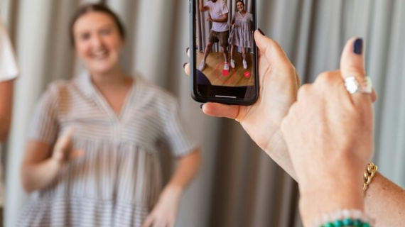 La IA impulsa un nuevo modelo de influencer marketing para 2025