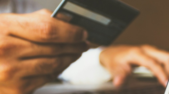 Impulsan la inclusión financiera con la primera tarjeta de crédito garantizada por activos prendarios